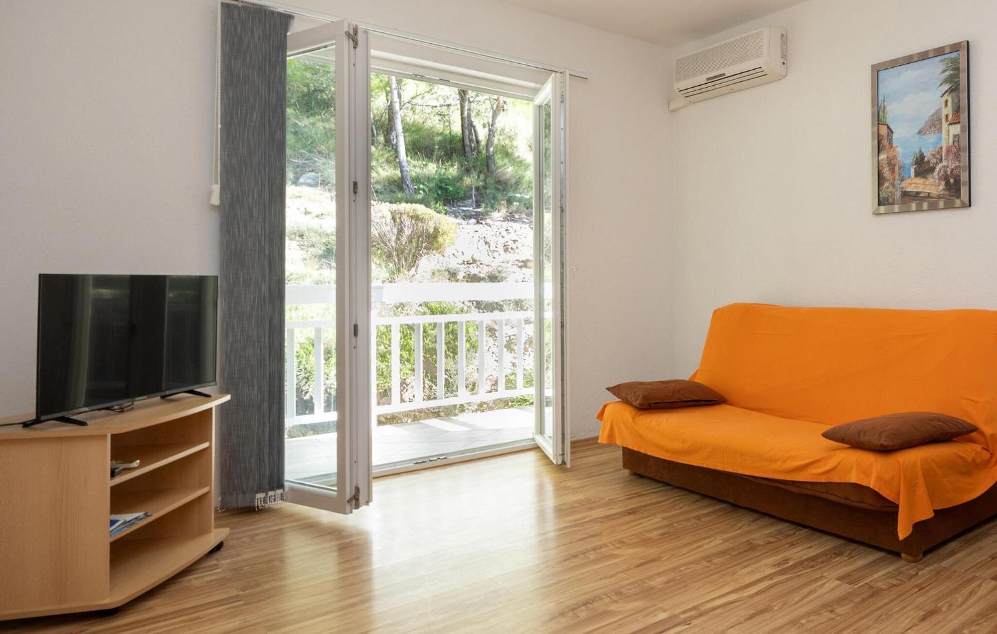 1 Bedroom Awesome Apartment In Lokva Rogoznica Εξωτερικό φωτογραφία