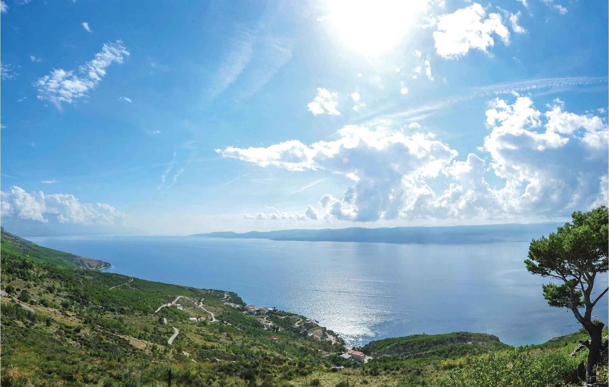 1 Bedroom Awesome Apartment In Lokva Rogoznica Εξωτερικό φωτογραφία