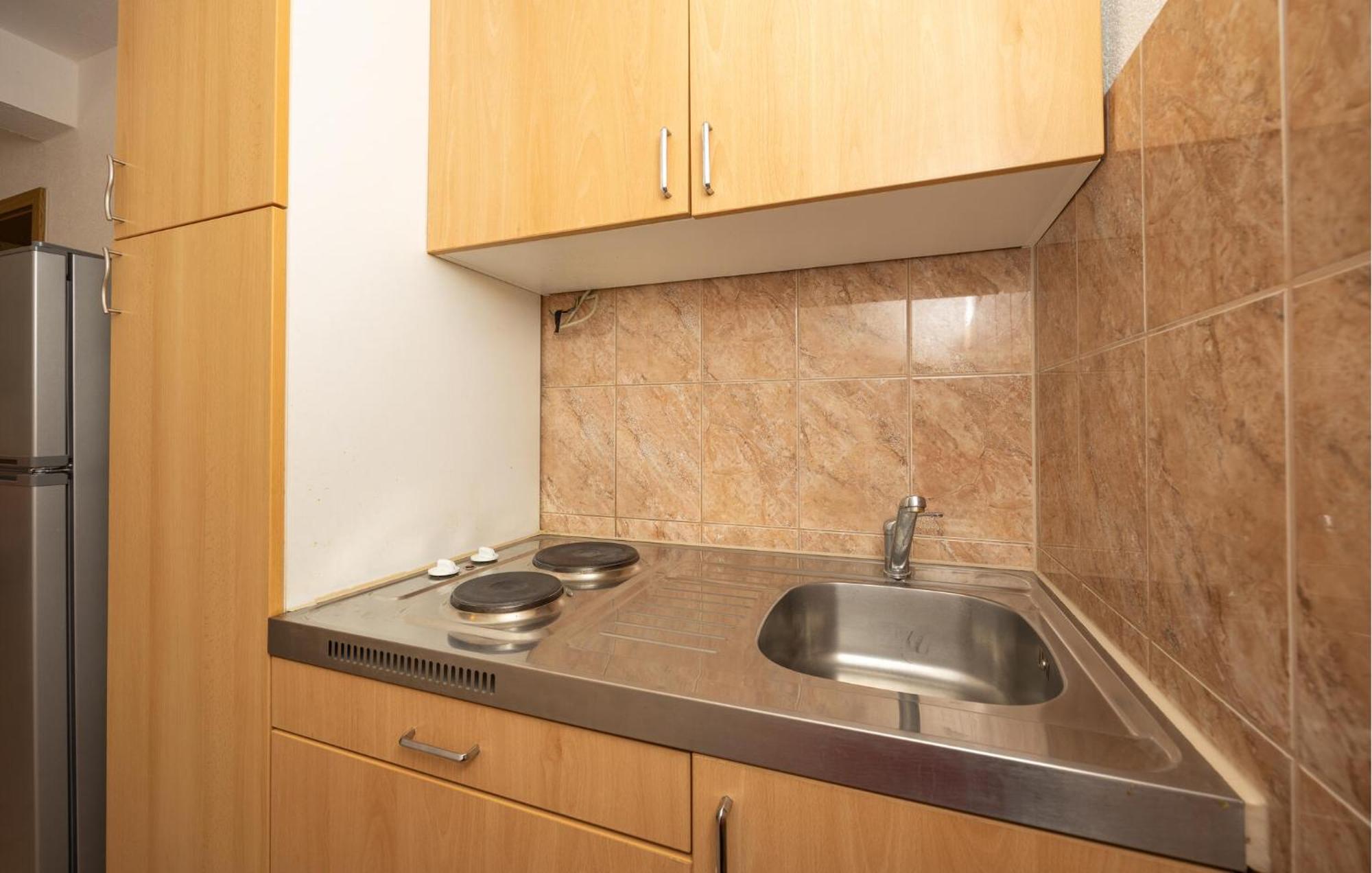 1 Bedroom Awesome Apartment In Lokva Rogoznica Εξωτερικό φωτογραφία