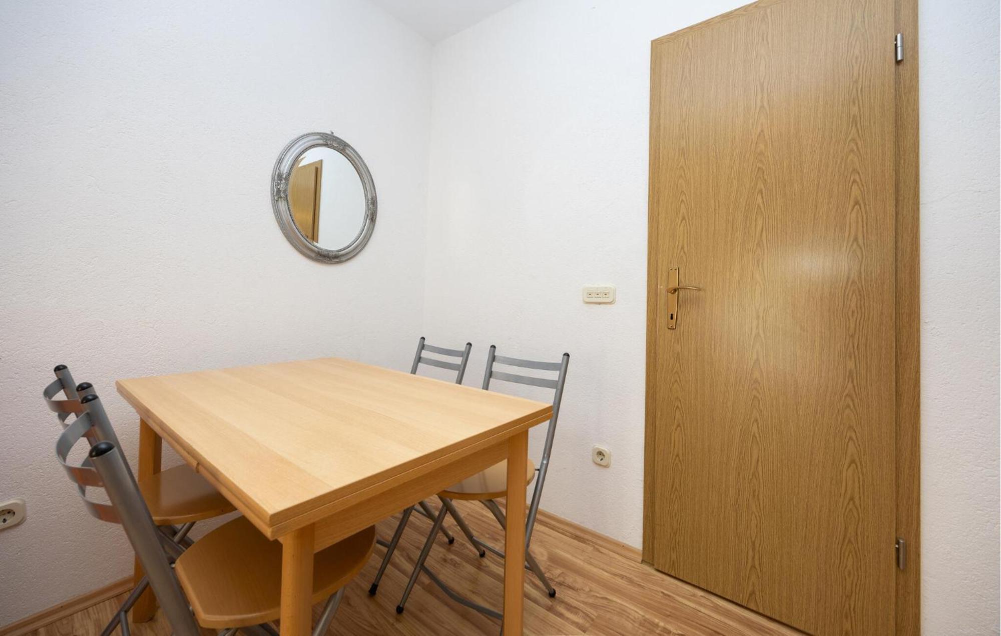 1 Bedroom Awesome Apartment In Lokva Rogoznica Εξωτερικό φωτογραφία